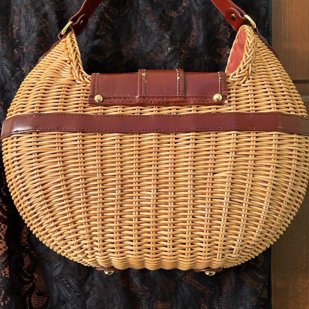 VTG pleather and wicker handbag, snap button closure. By Sun n Sand. Very cute! - Picture 6 of 16